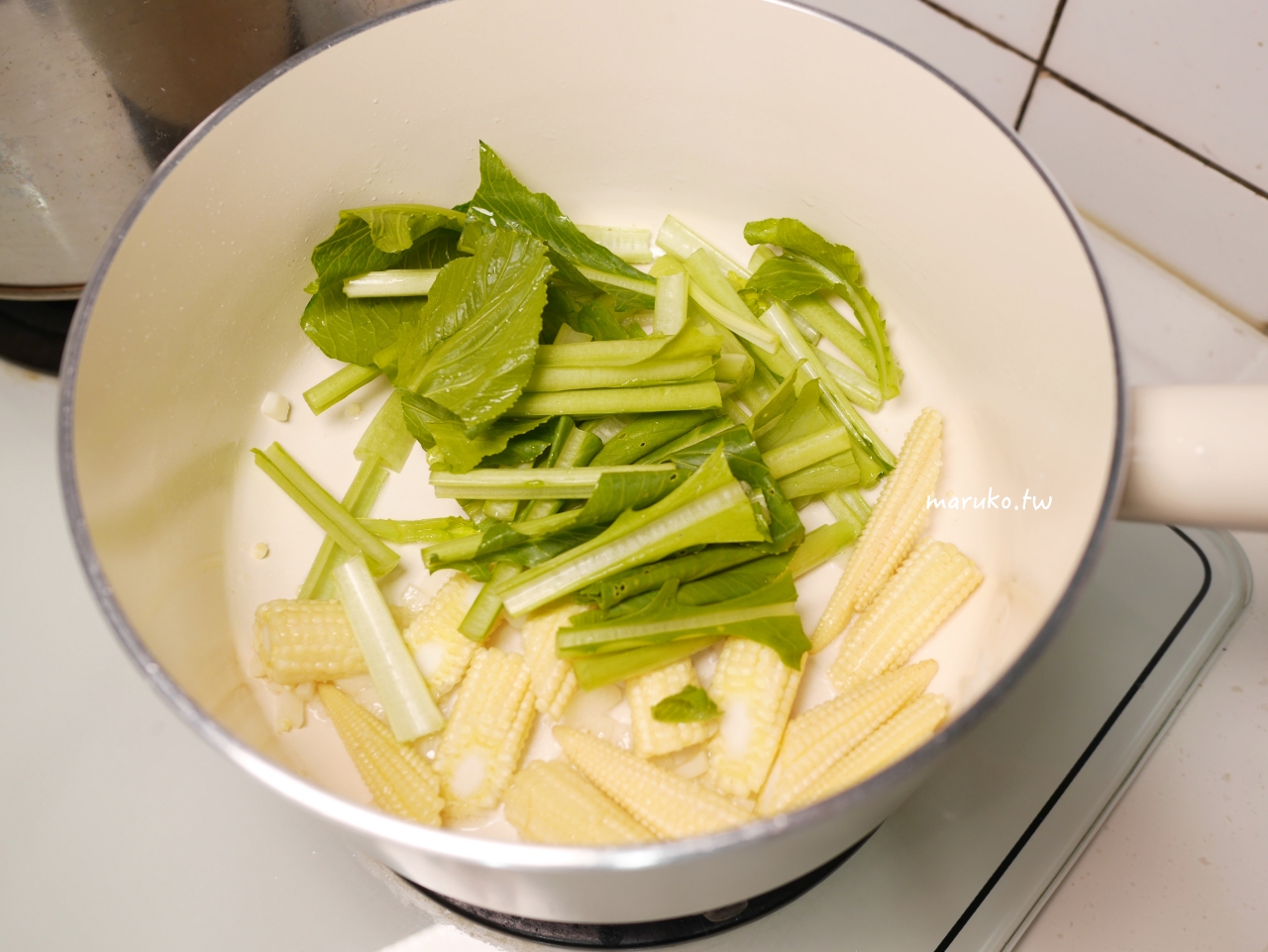 【食譜】油菜燴鯖魚 不只能煮麵,加入蔬菜更有營養 即食罐頭料理食譜 @Maruko(丸子)與美食有個約會 【食譜】油菜燴鯖魚 不只能煮麵,加入蔬菜更有營養 即食罐頭料理食譜 @Maruko(丸子)與美食有個約會