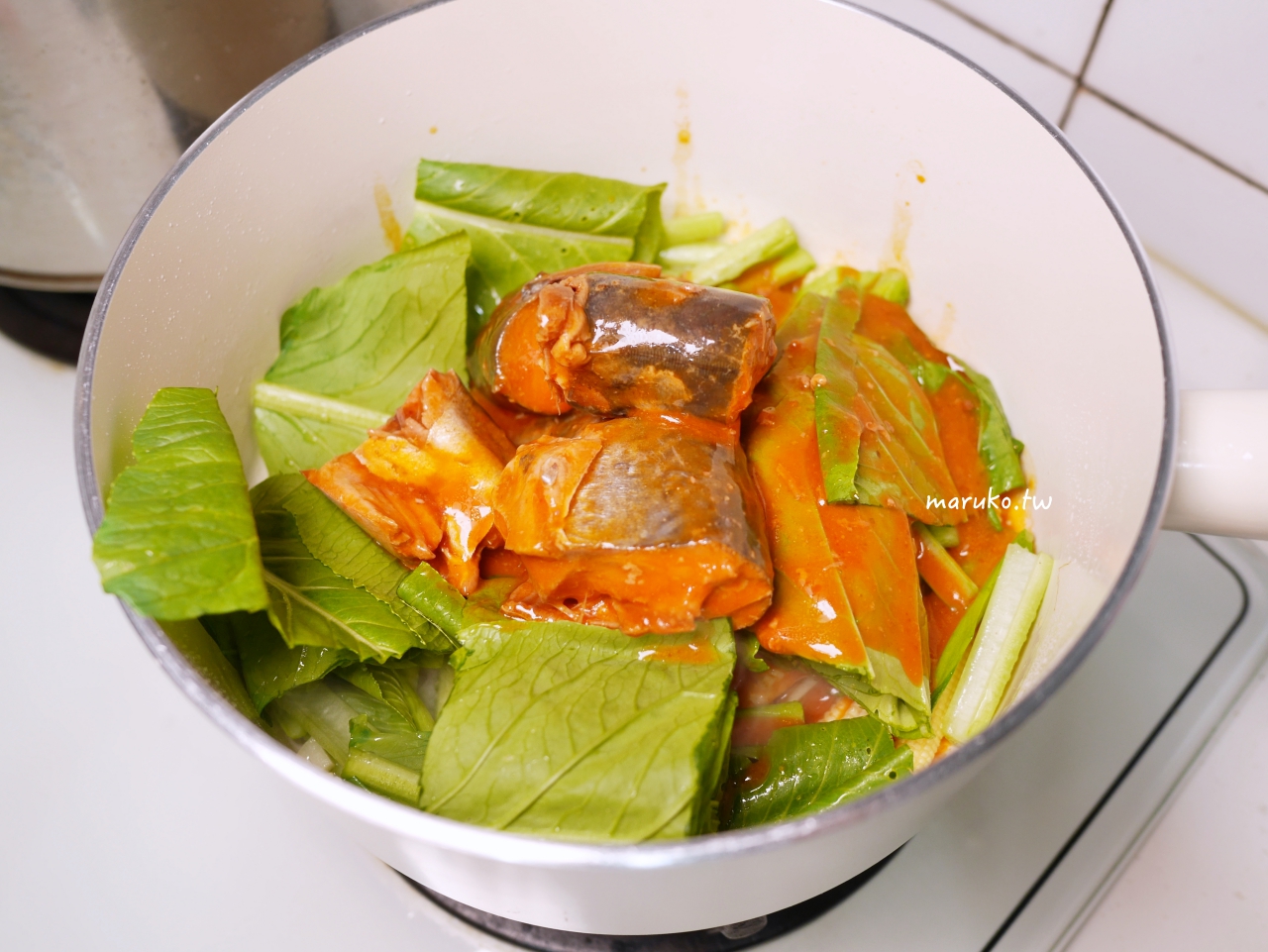 【食譜】油菜燴鯖魚 不只能煮麵,加入蔬菜更有營養 即食罐頭料理食譜 @Maruko(丸子)與美食有個約會 【食譜】油菜燴鯖魚 不只能煮麵,加入蔬菜更有營養 即食罐頭料理食譜 @Maruko(丸子)與美食有個約會