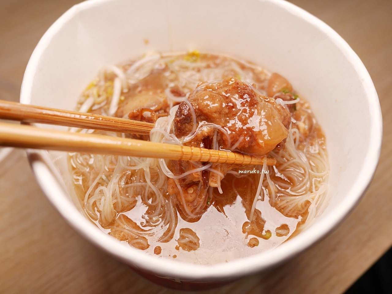 豐原排骨麵｜萬華在地20年排骨麵老店，肉排大有滿足感，還有滿滿油蔥香！ @Maruko(丸子)與美食有個約會