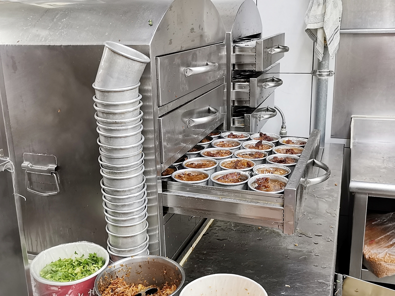 豐原排骨麵｜萬華在地20年排骨麵老店，肉排大有滿足感，還有滿滿油蔥香！ @Maruko(丸子)與美食有個約會