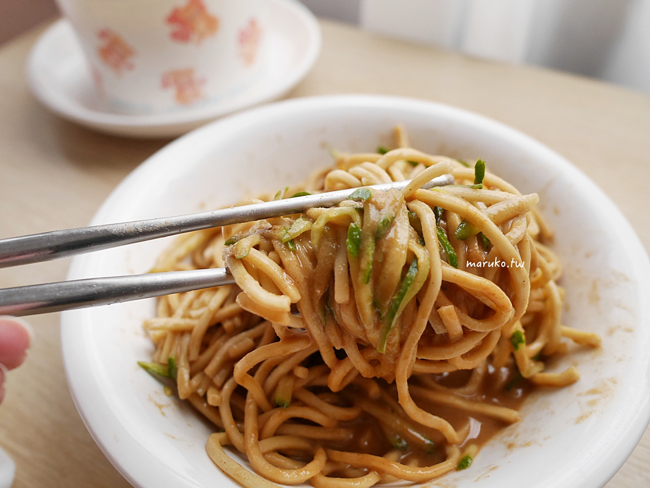 【台北】阿春媽媽涼麵 40年老店只賣一樣麻醬涼麵，麵條略粗分量大一碗只要40元！ @Maruko(丸子)與美食有個約會