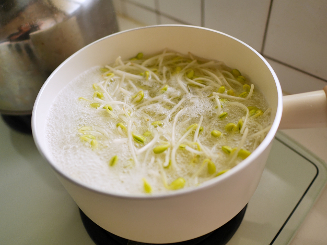 【食譜】韓式涼拌豆芽 夏天的清爽涼拌菜 只要二種調味料就搞定 @Maruko(丸子)與美食有個約會