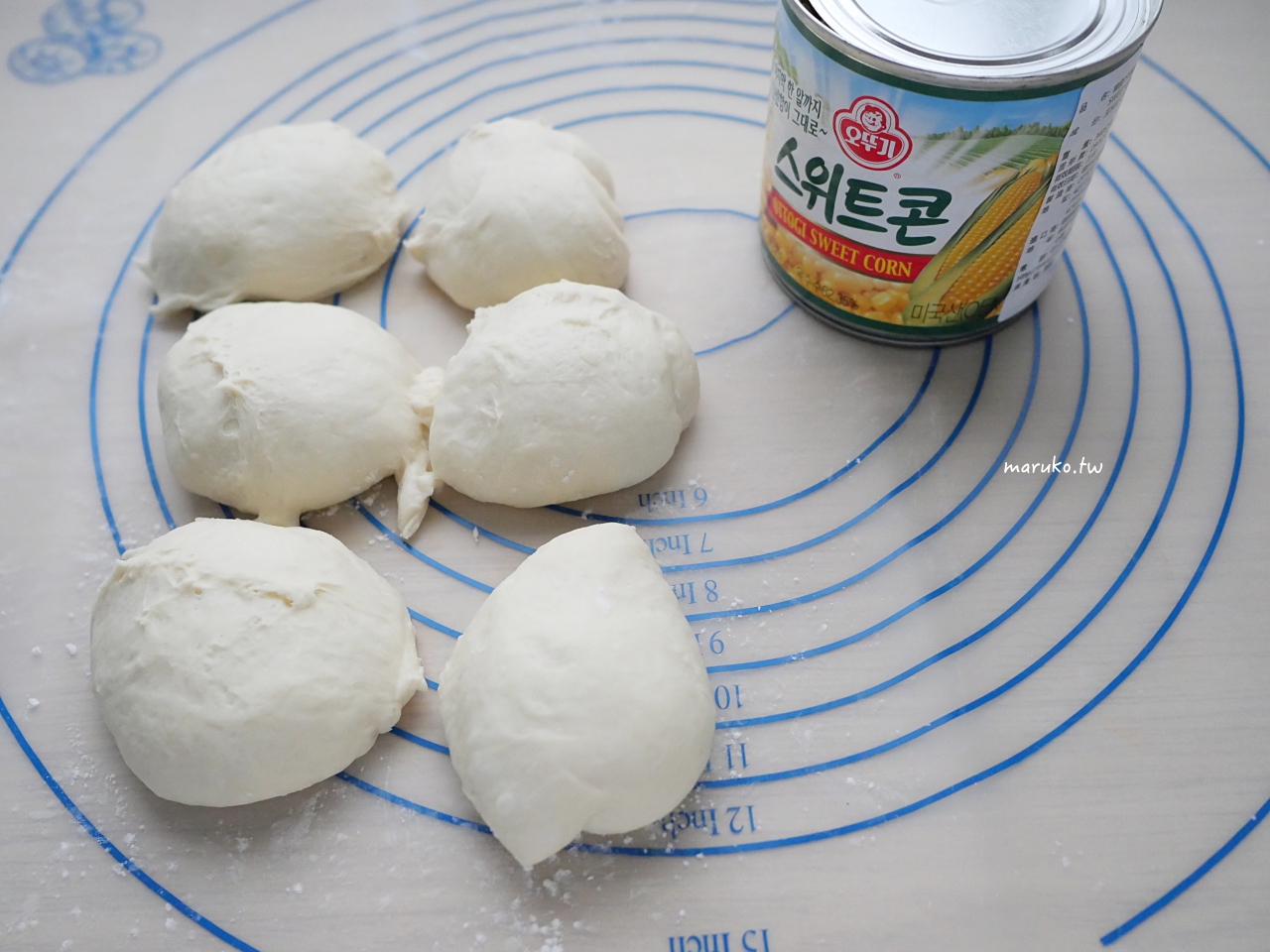 【免擀麵棍食譜】玉米牛奶餐包做法:新手零失敗!不用專業工具,也能做出爆餡柔軟的牛奶麵包。 @Maruko(丸子)與美食有個約會 【免擀麵棍食譜】玉米牛奶餐包做法:新手零失敗!不用專業工具,也能做出爆餡柔軟的牛奶麵包。 @Maruko(丸子)與美食有個約會
