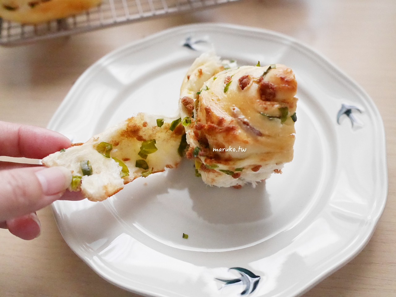 【食譜】肉鬆蔥花麵包捲 多層次、清爽又香脆的麵包捲做法 @Maruko(丸子)與美食有個約會
