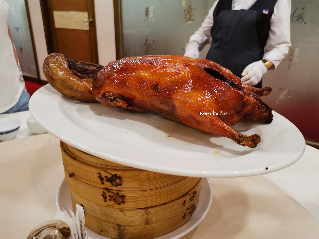 【台北】龍都酒樓 鴨皮超脆！值得一吃的廣式片皮鴨，再訪一樣值得！ @Maruko(丸子)與美食有個約會