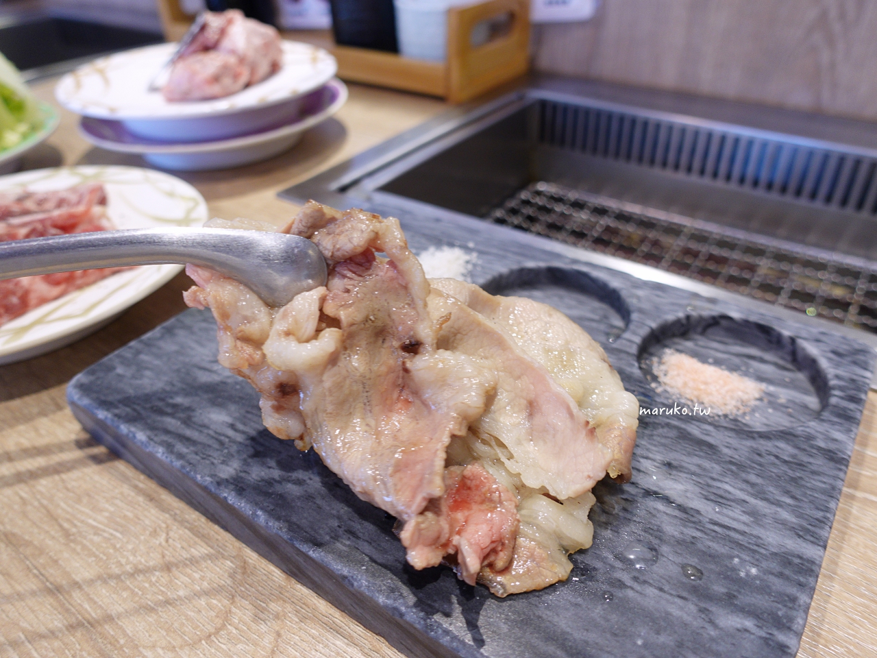 【台北】油花迴轉吧！燒肉 首家迴轉燒肉，一個人就能開吃！ @Maruko(丸子)與美食有個約會