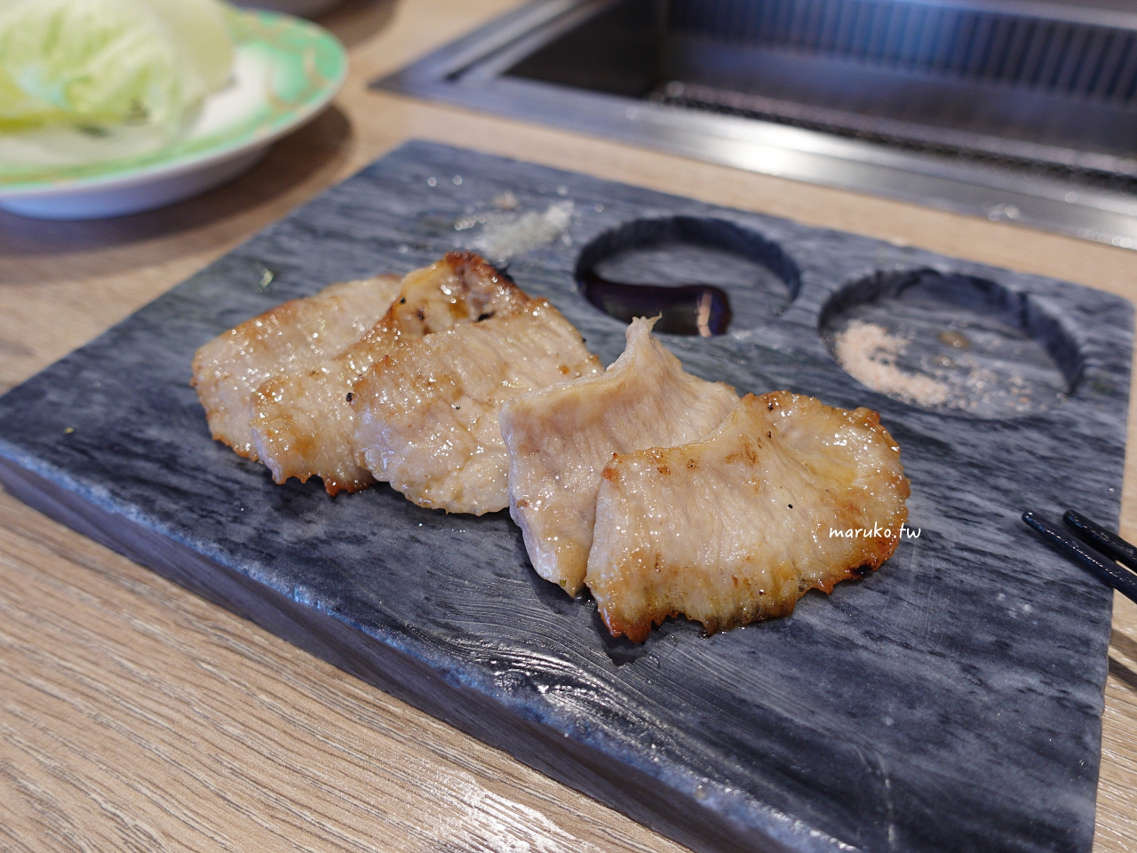 【台北】油花迴轉吧！燒肉 首家迴轉燒肉，一個人就能開吃！ @Maruko(丸子)與美食有個約會