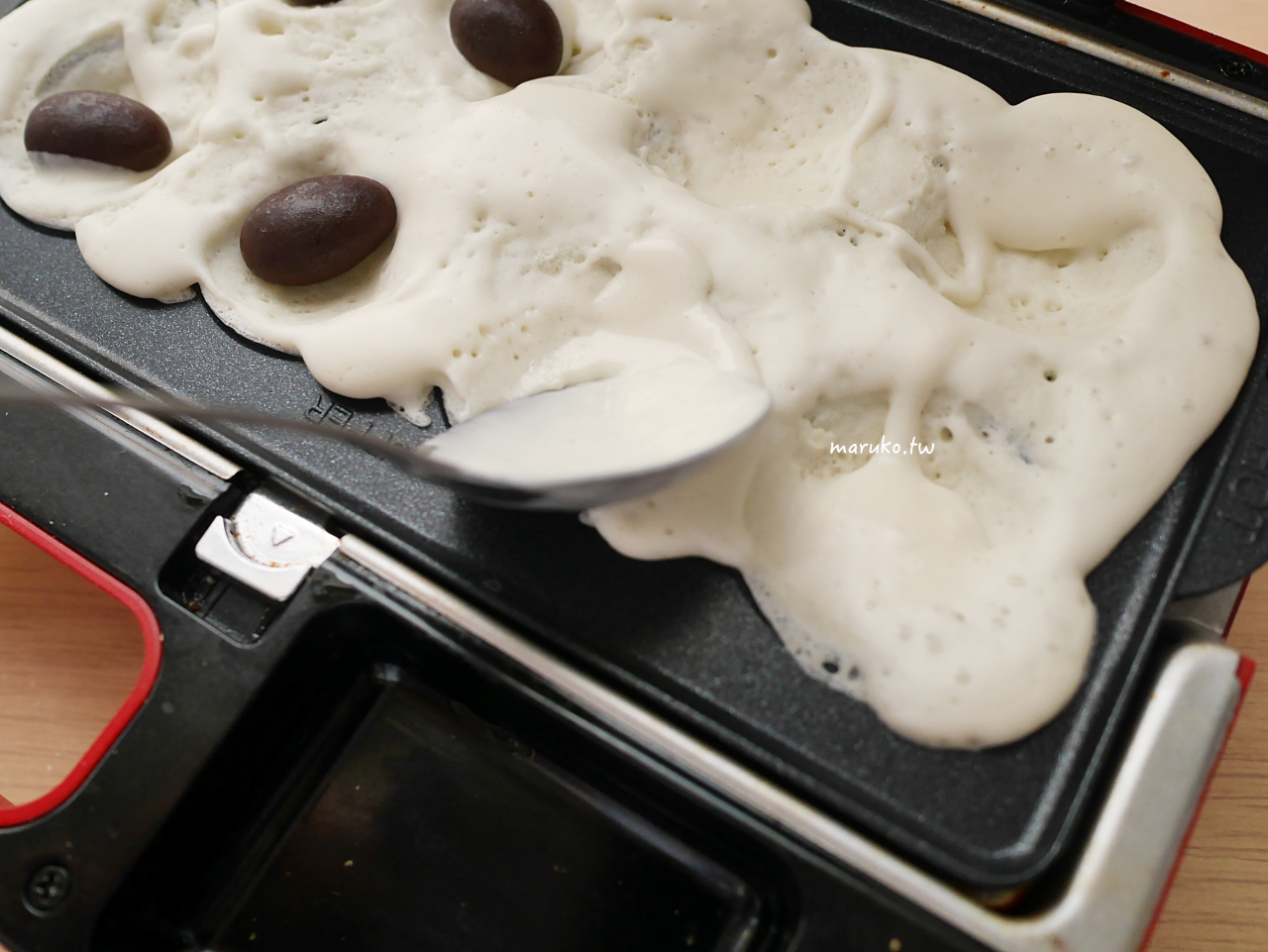 【食譜】雞蛋仔 多一種材料更香脆 簡單杯子蛋糕烤盤 鬆餅機食譜 @Maruko(丸子)與美食有個約會