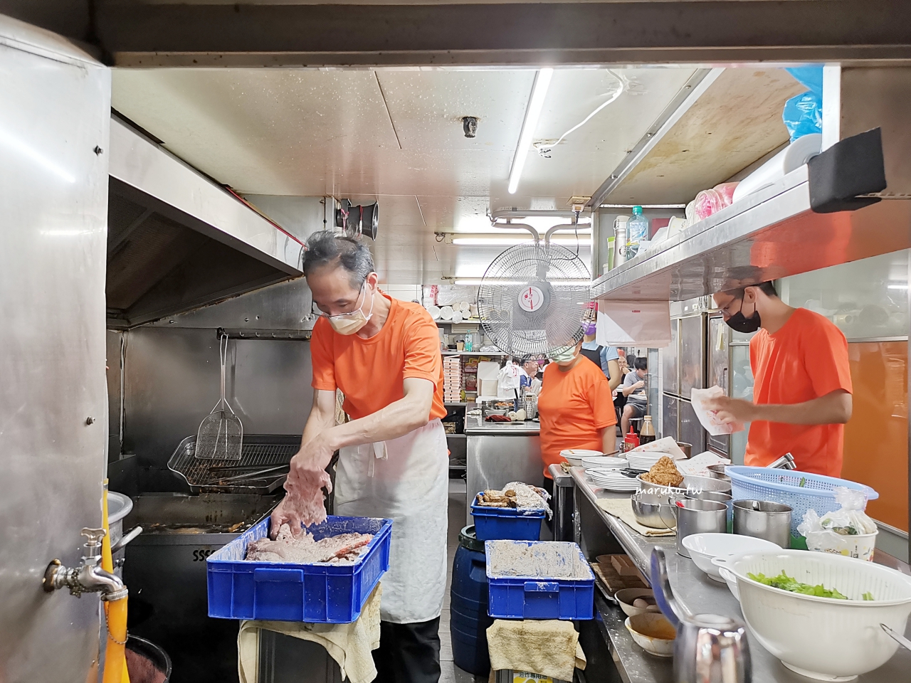 【台北】金園排骨 當地人超推！隱藏在大樓美食街內的40年老店，推薦排骨飯！ @Maruko(丸子)與美食有個約會