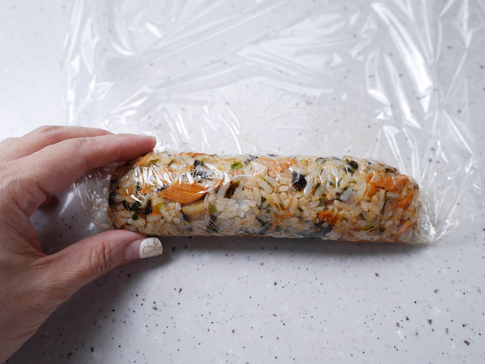 鮪魚雞蛋飯捲免工具，把韓式飯捲包起來吃，平底鍋做法分享！ @Maruko(丸子)與美食有個約會