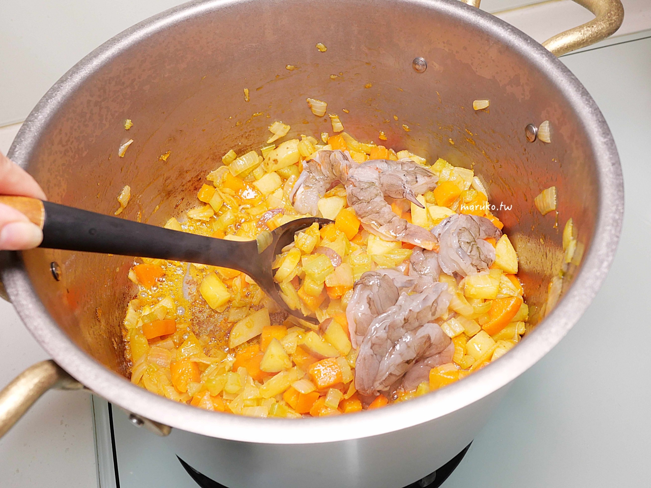 【食譜】海鮮巧達濃湯 以牛奶為基底的海鮮濃湯,蝦油爆炒香氣更足夠! @Maruko(丸子)與美食有個約會 【食譜】海鮮巧達濃湯 以牛奶為基底的海鮮濃湯,蝦油爆炒香氣更足夠! @Maruko(丸子)與美食有個約會