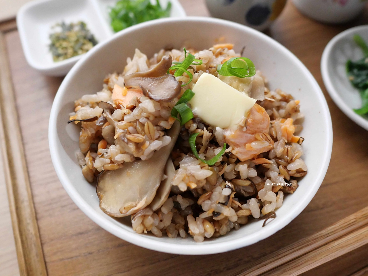 【食譜】一鍋到底免顧火！奶油鮭魚野菇炊飯，一飯三吃帶便當也超讚 @Maruko(丸子)與美食有個約會