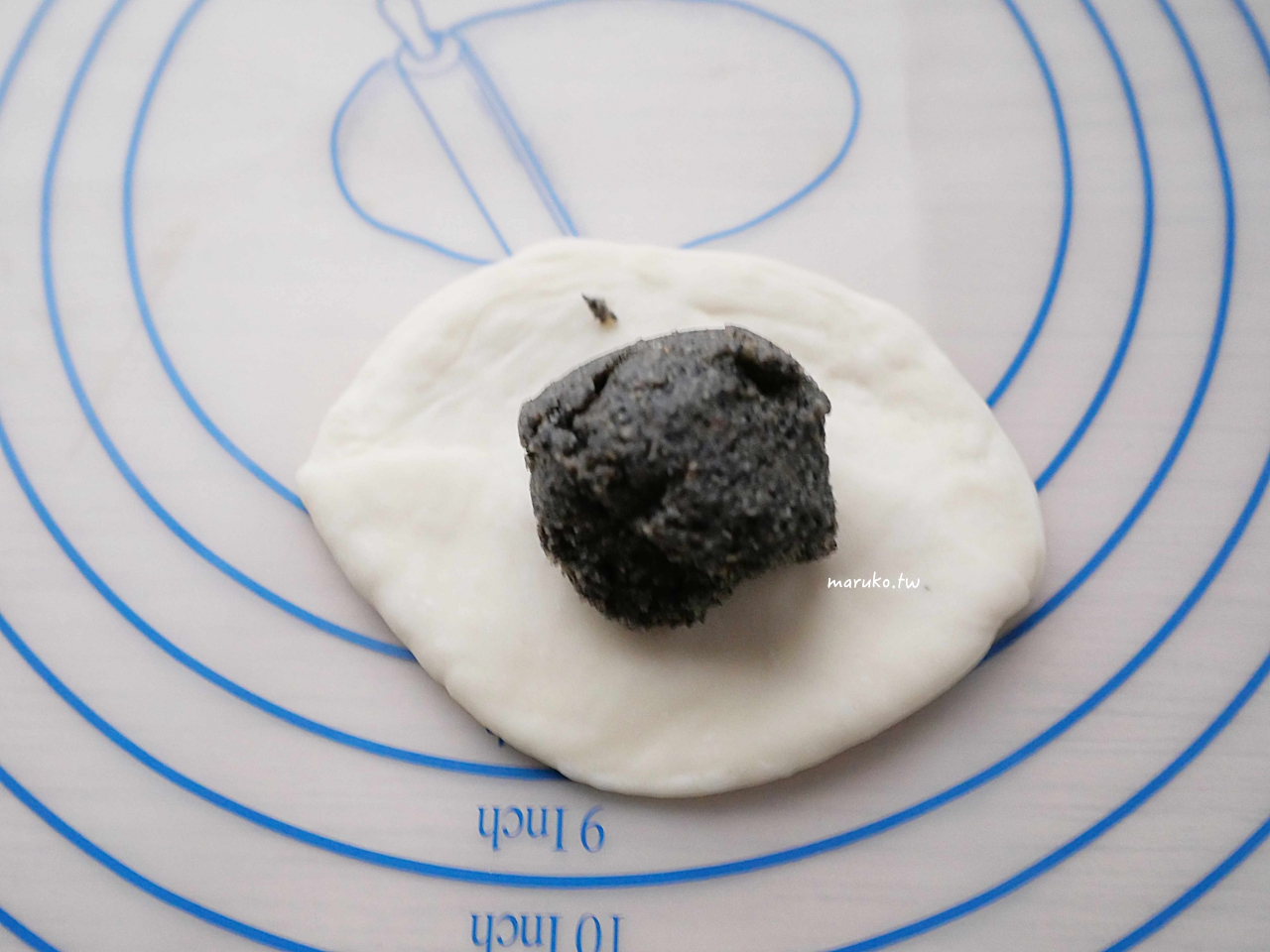 【中式點心】爆餡豆沙芝麻鍋餅｜外酥內軟Q的秘密？不用烤箱也能做出的古早味 @Maruko(丸子)與美食有個約會