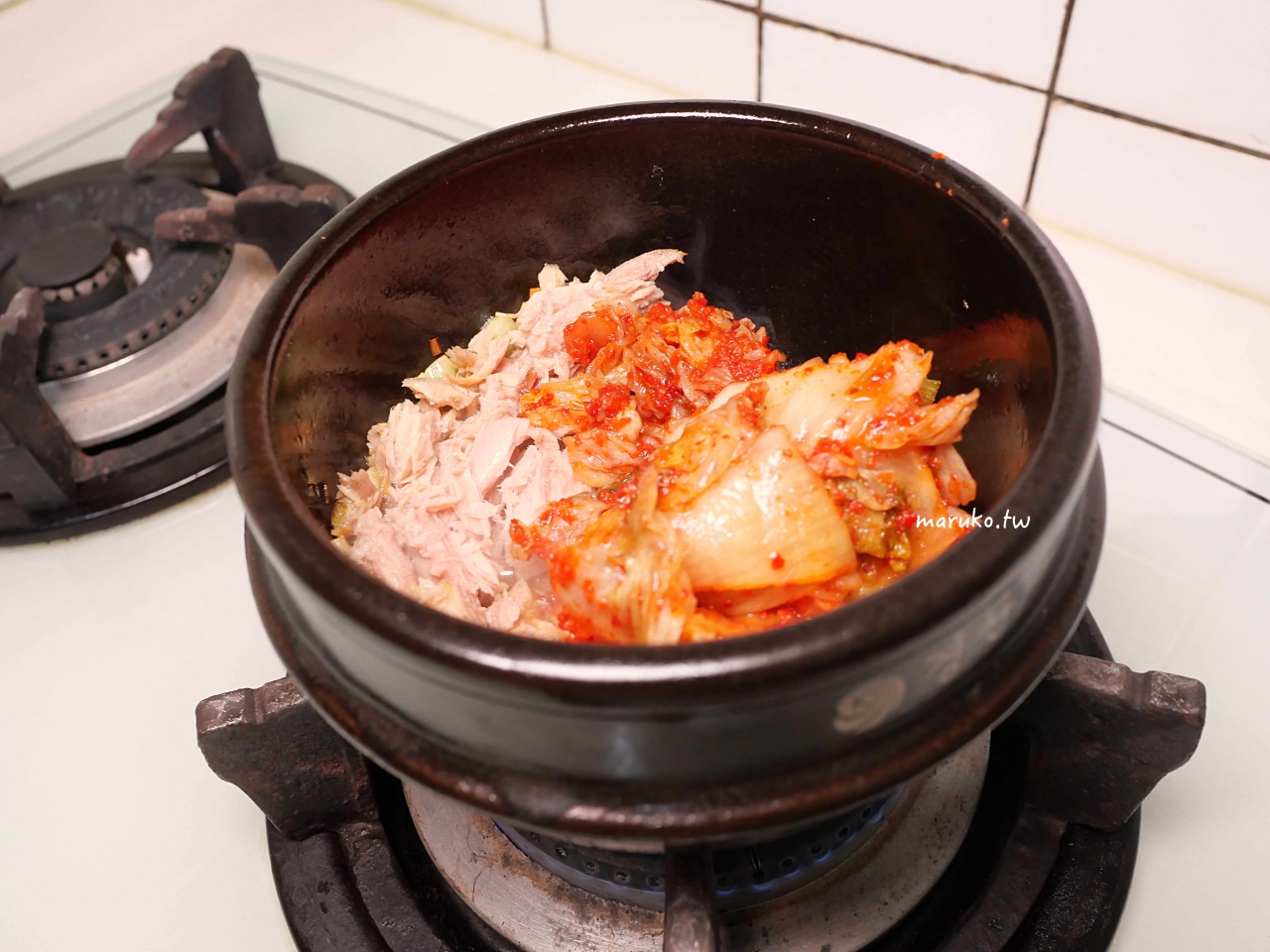 【食譜】金槍魚泡菜鍋 韓式經典湯品，用鮪魚罐頭簡單就容易做！ @Maruko(丸子)與美食有個約會