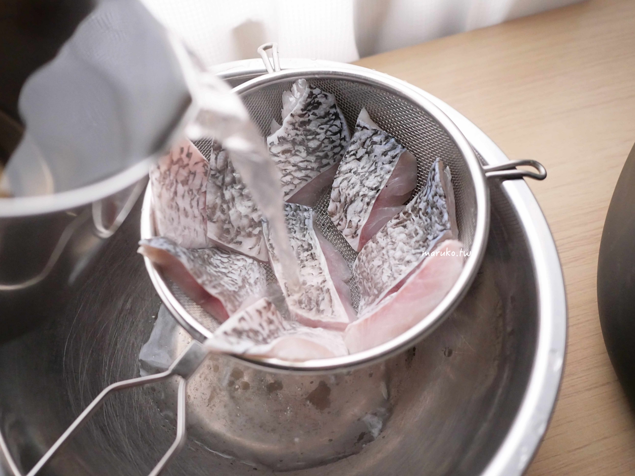 【食譜】免顧火！一鍵完成鮮甜「魚片砂鍋粥」，飛利浦 IH 電子鍋懶人料理分享 @Maruko(丸子)與美食有個約會