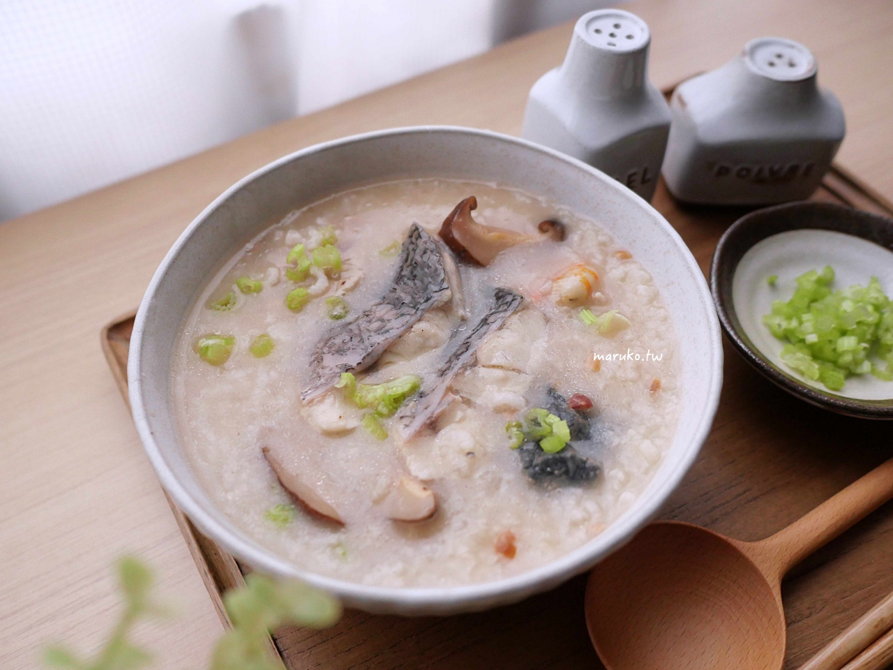 【食譜】免顧火！一鍵完成鮮甜「魚片砂鍋粥」，飛利浦 IH 電子鍋懶人料理分享 @Maruko(丸子)與美食有個約會