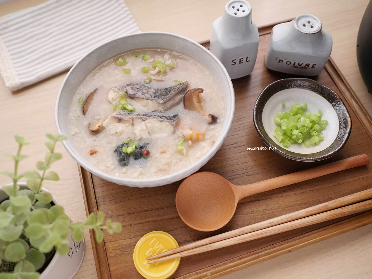【食譜】免顧火！一鍵完成鮮甜「魚片砂鍋粥」，飛利浦 IH 電子鍋懶人料理分享 @Maruko(丸子)與美食有個約會