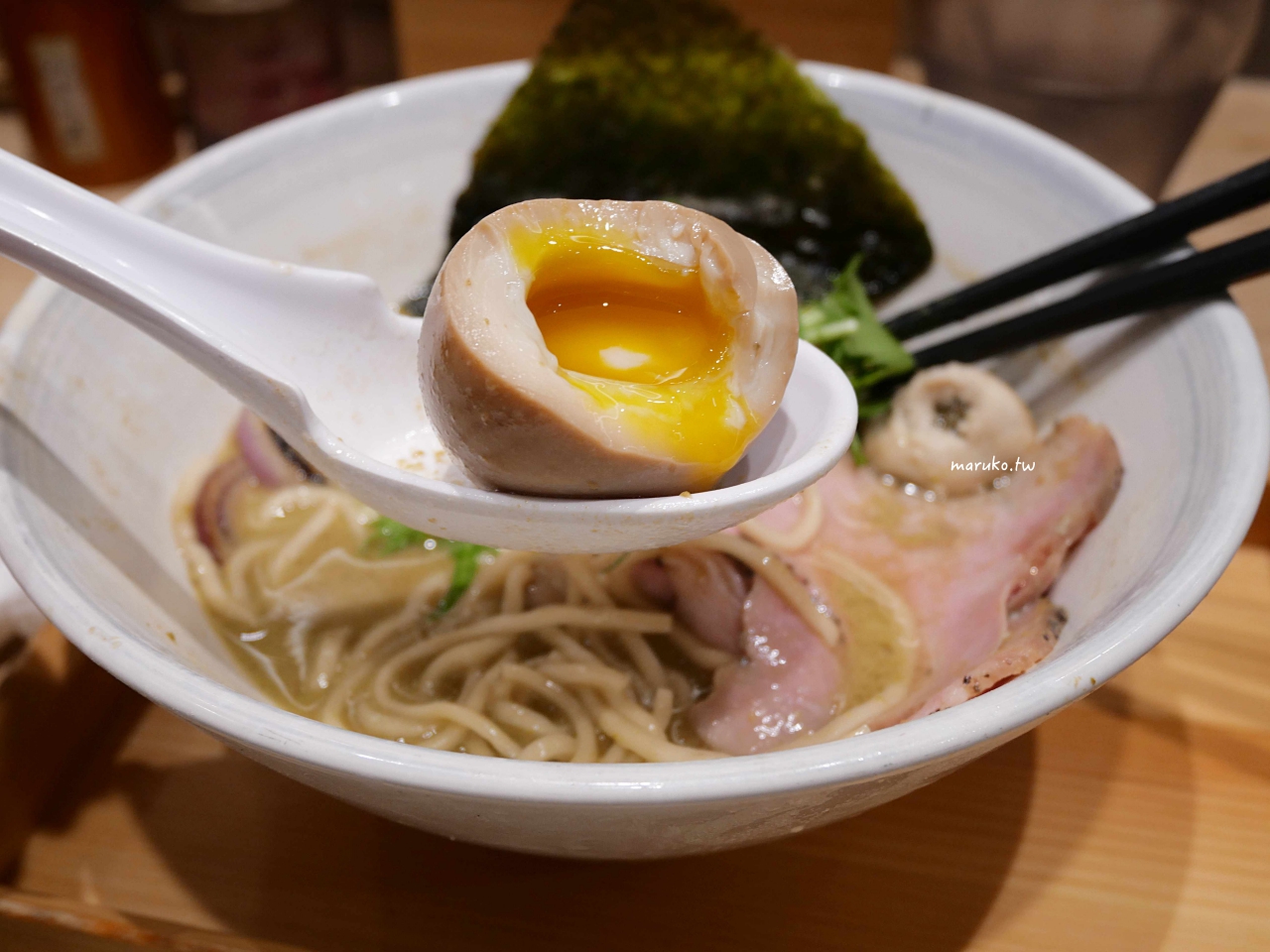 【台北】二屋牡蠣拉麵專門店 鹽味濃厚牡蠣拉麵，可無限加麵吃到飽！ @Maruko(丸子)與美食有個約會