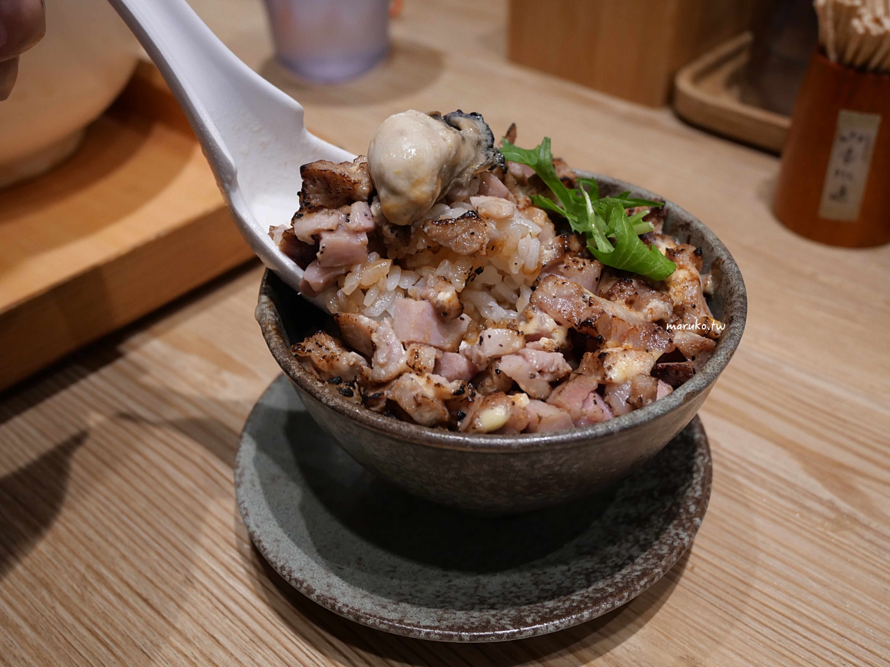【台北】二屋牡蠣拉麵專門店 鹽味濃厚牡蠣拉麵，可無限加麵吃到飽！ @Maruko(丸子)與美食有個約會
