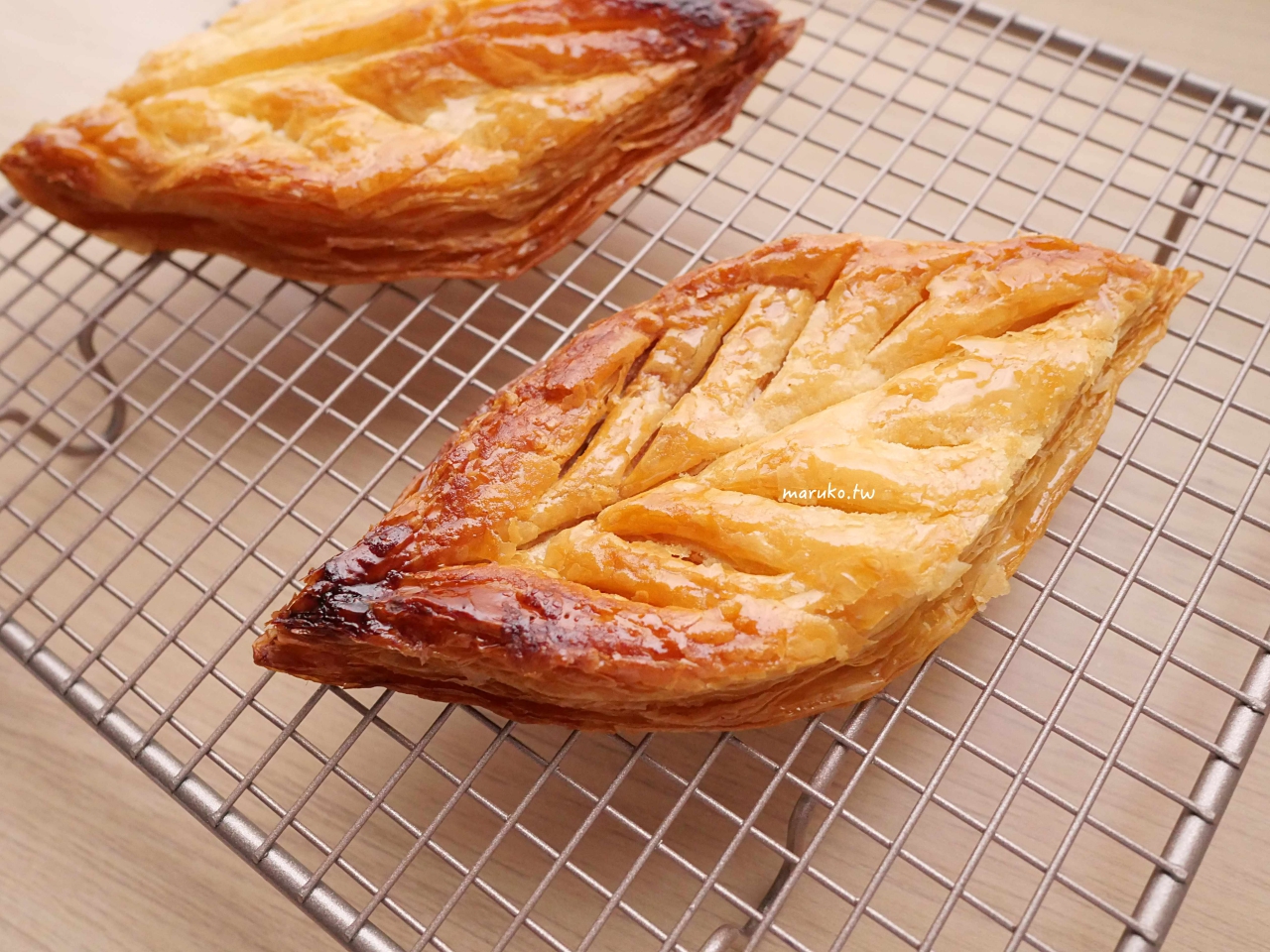 【食譜】焦糖葉子派 免工具，用冷凍起酥片做簡單的烤箱點心！ @Maruko(丸子)與美食有個約會