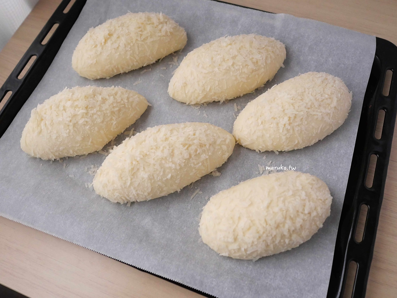 【食譜】帕瑪森起司香蒜麵包 迷你版一個剛剛好,烤箱食譜分享! @Maruko(丸子)與美食有個約會 【食譜】帕瑪森起司香蒜麵包 迷你版一個剛剛好,烤箱食譜分享! @Maruko(丸子)與美食有個約會