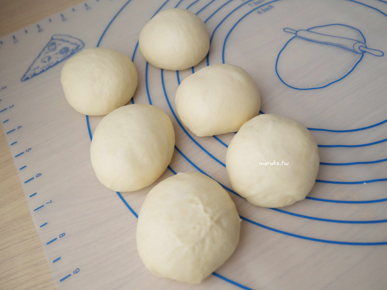 【食譜】帕瑪森起司香蒜麵包 迷你版一個剛剛好，烤箱食譜分享！ @Maruko(丸子)與美食有個約會