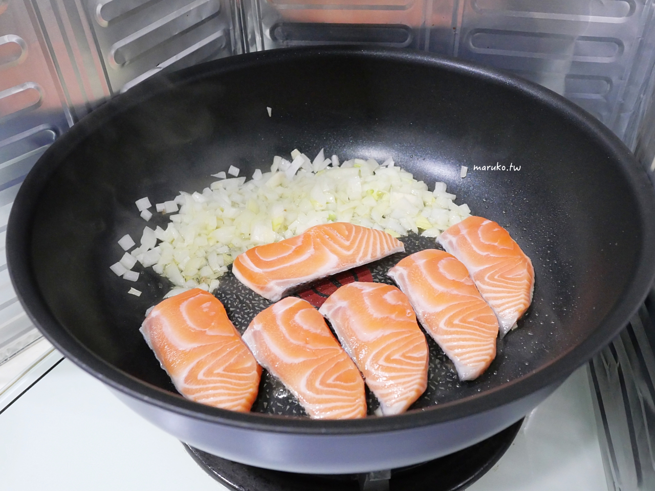 【食譜】和風白醬鮭魚拌烏龍麵 三樣調味料就能搞定簡單日本風味白醬! @Maruko(丸子)與美食有個約會 【食譜】和風白醬鮭魚拌烏龍麵 三樣調味料就能搞定簡單日本風味白醬! @Maruko(丸子)與美食有個約會