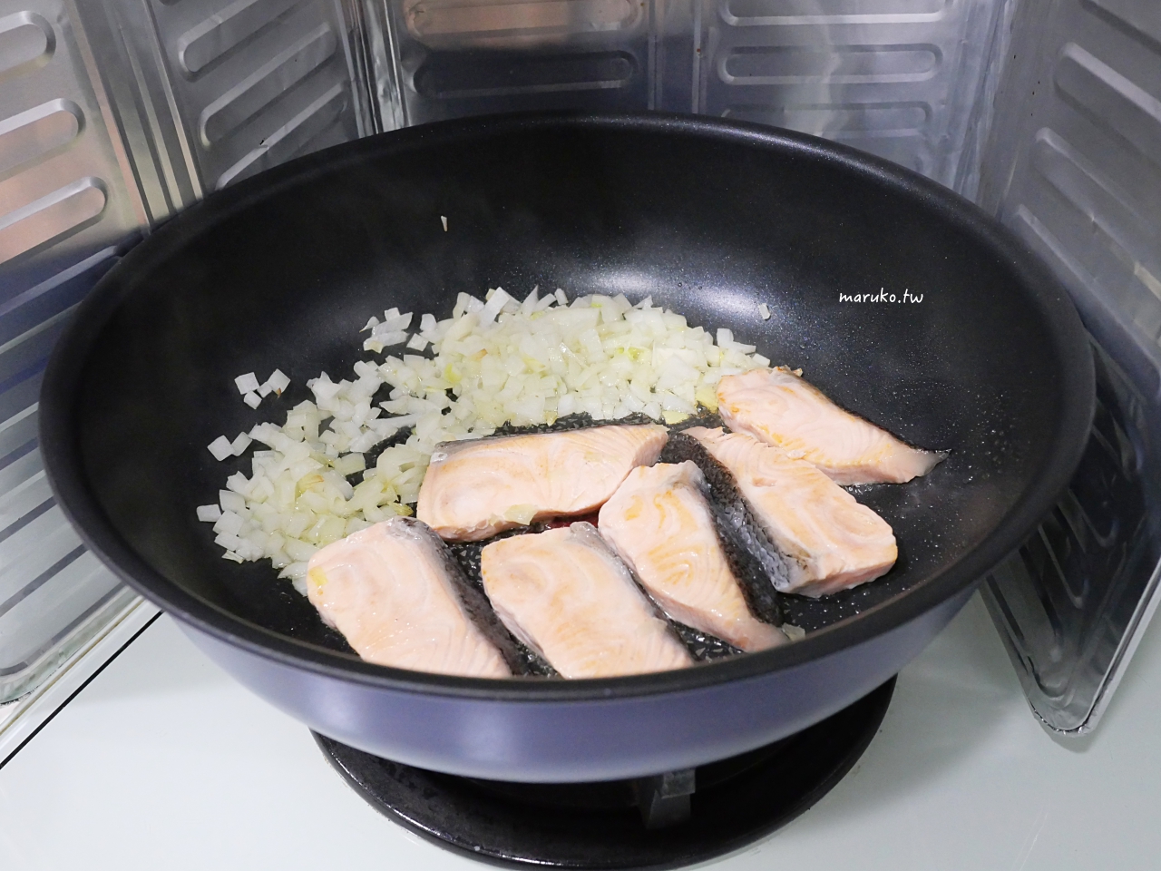 【食譜】和風白醬鮭魚拌烏龍麵 三樣調味料就能搞定簡單日本風味白醬! @Maruko(丸子)與美食有個約會 【食譜】和風白醬鮭魚拌烏龍麵 三樣調味料就能搞定簡單日本風味白醬! @Maruko(丸子)與美食有個約會