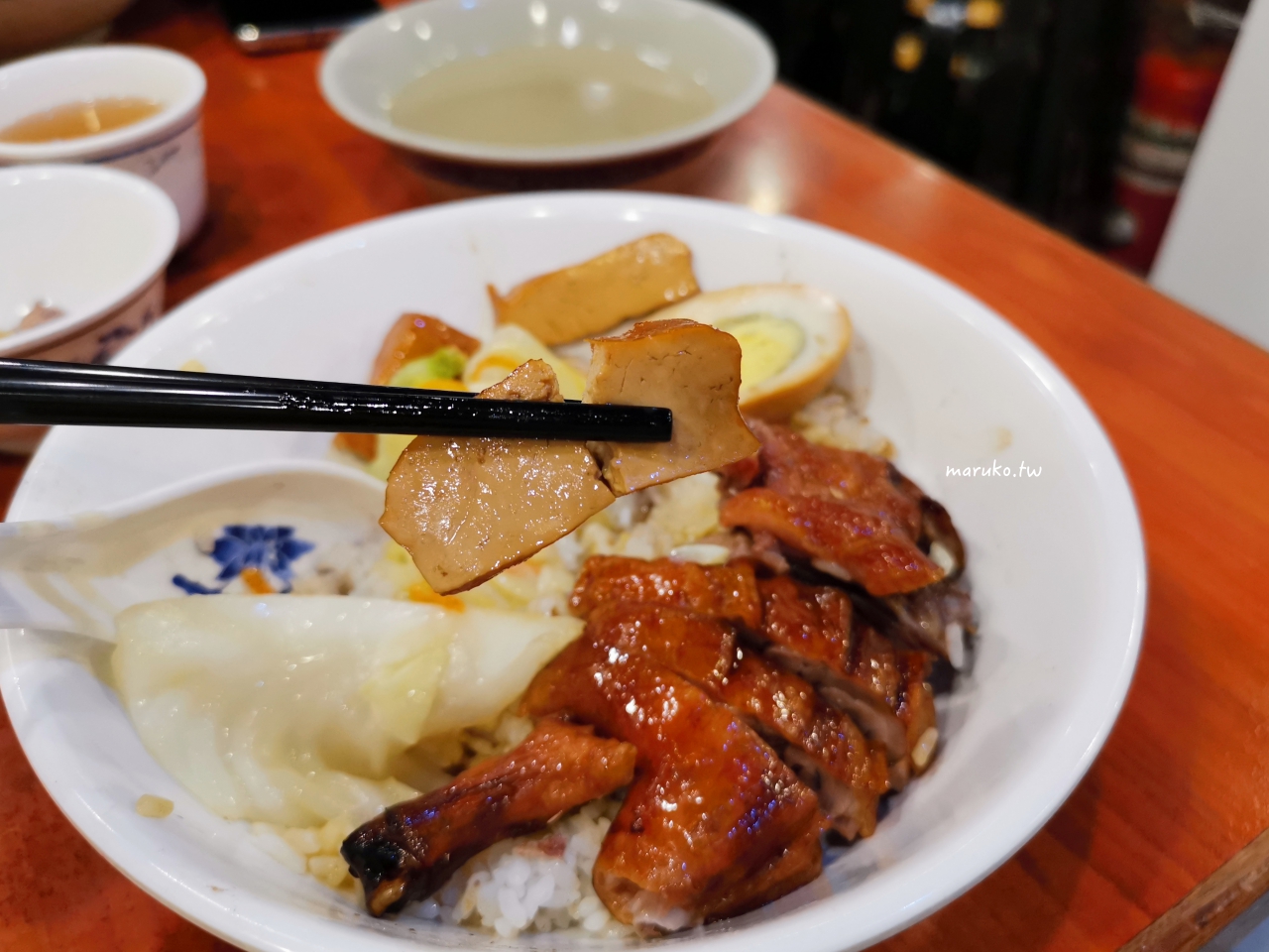 【永和】廣東正龍城烤鴨 在地30年老店，人氣排隊名店燒臘烤鴨便當！ @Maruko(丸子)與美食有個約會
