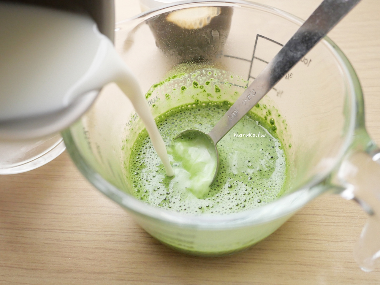 【食譜】抹茶咖啡拿鐵 宇治丸久小山園抹茶，一學就會的漸層系飲品！ @Maruko(丸子)與美食有個約會