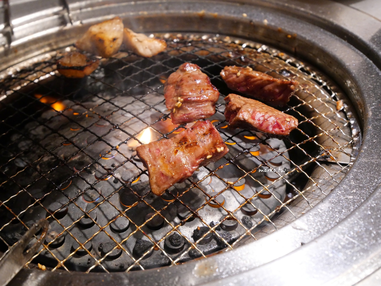 【大阪難波美食】燒肉傳說：一個人也能吃！不吃牛也有「豬、雞燒肉套餐」，單人友善餐廳推薦 @Maruko(丸子)與美食有個約會