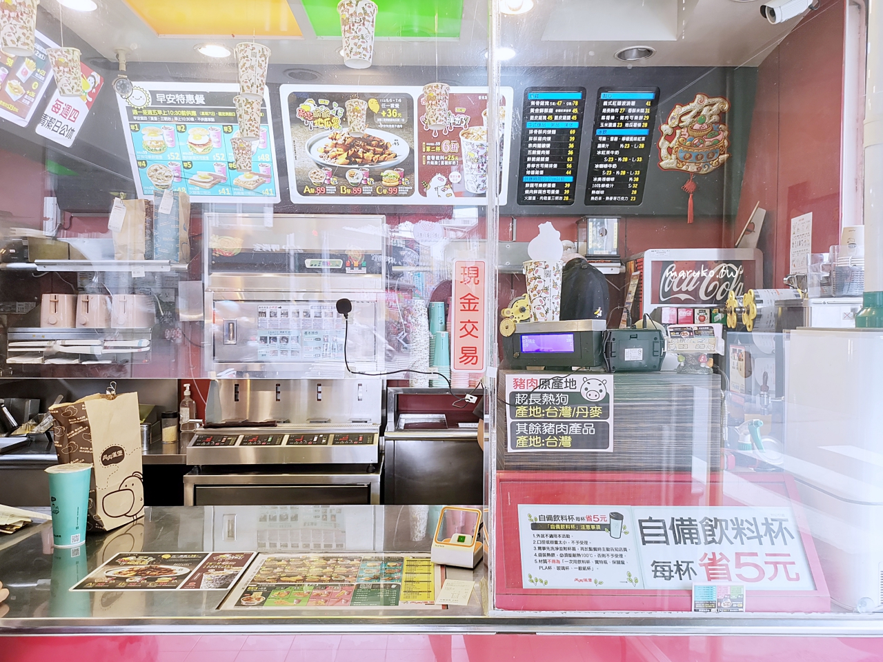 【屏東】丹丹漢堡 在地人經營30年複合式速食店，炸雞配麵線百元有找！ @Maruko(丸子)與美食有個約會