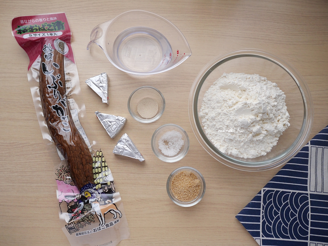 【貝果做法】新手必學 Q 彈貝果食譜：掌握糖水比例、整形技巧與烘烤溫度，第一次做就成功拉！ @Maruko(丸子)與美食有個約會