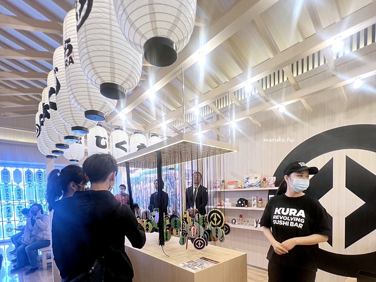 KURA 藏壽司 海外首家全球最大旗艦店 來自日本最大連鎖迴轉壽司每盤只要40元！ @Maruko(丸子)與美食有個約會