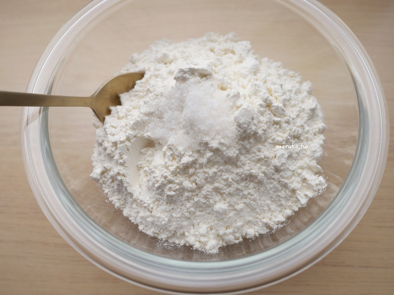 【貝果做法】新手必學 Q 彈貝果食譜：掌握糖水比例、整形技巧與烘烤溫度，第一次做就成功拉！ @Maruko(丸子)與美食有個約會