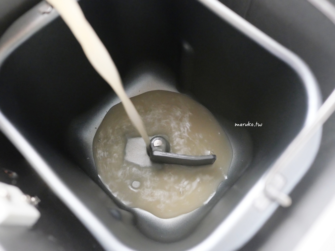 【貝果做法】新手必學 Q 彈貝果食譜：掌握糖水比例、整形技巧與烘烤溫度，第一次做就成功拉！ @Maruko(丸子)與美食有個約會