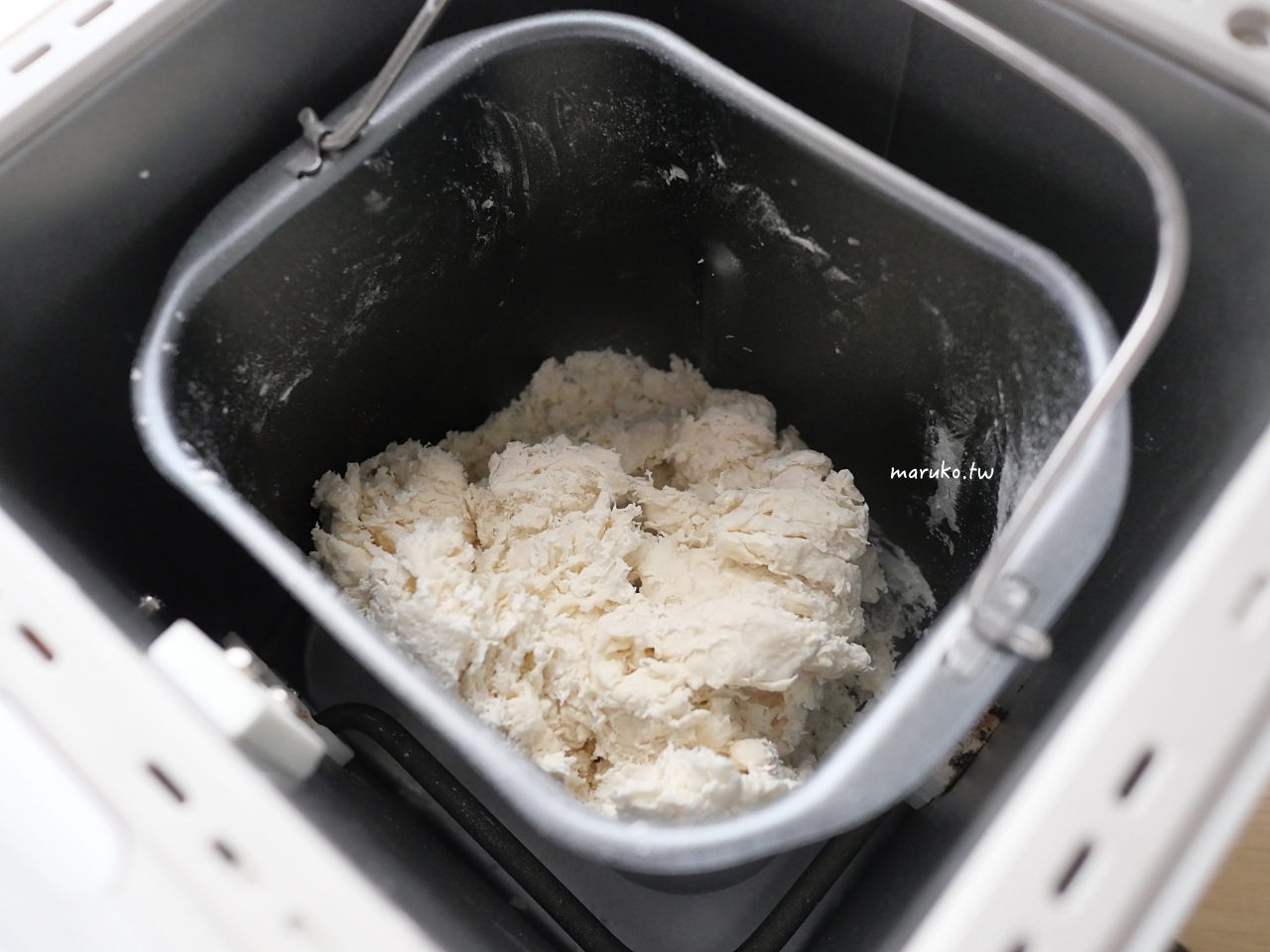 【貝果做法】新手必學 Q 彈貝果食譜：掌握糖水比例、整形技巧與烘烤溫度，第一次做就成功拉！ @Maruko(丸子)與美食有個約會