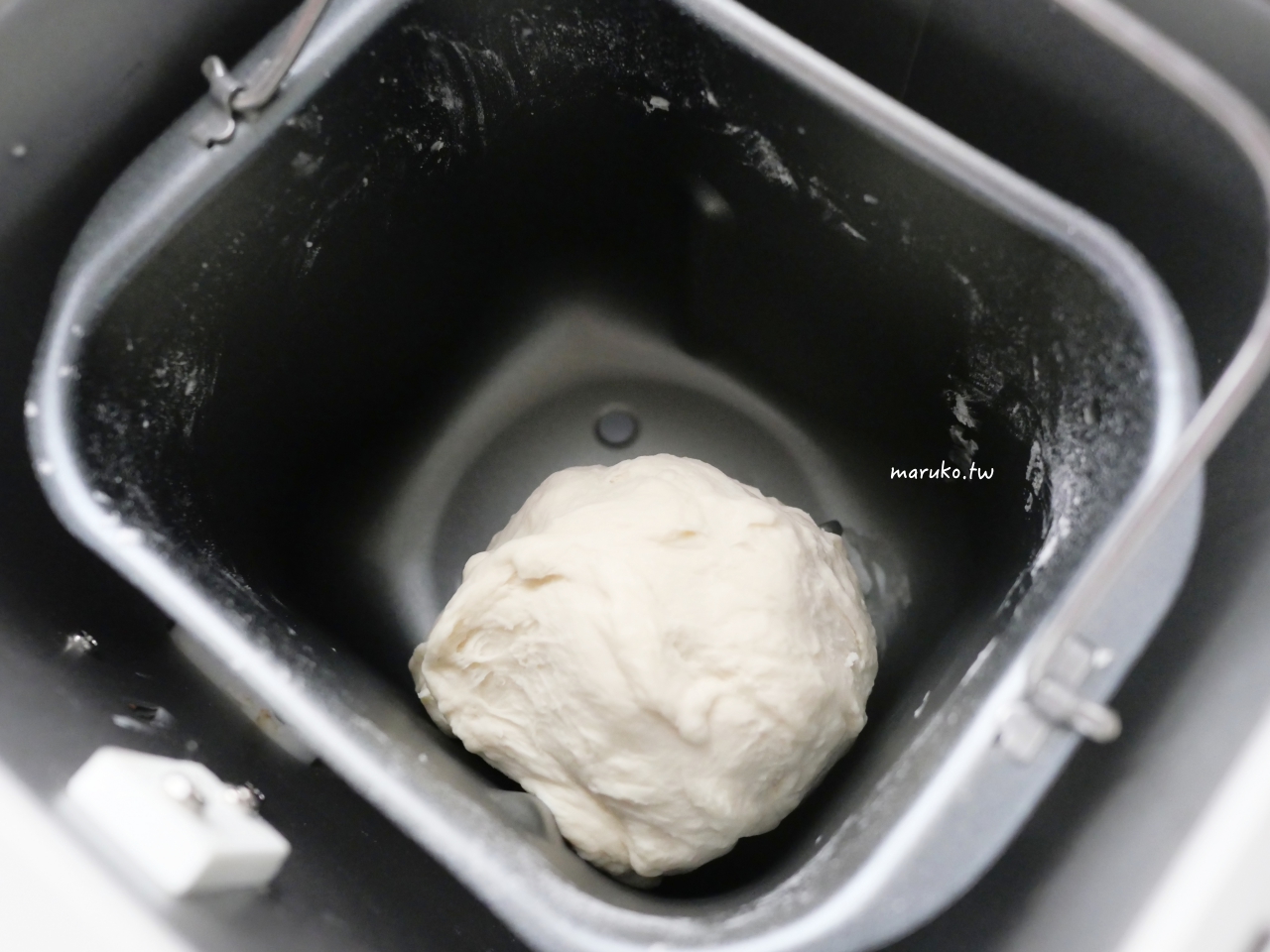 【貝果做法】新手必學 Q 彈貝果食譜：掌握糖水比例、整形技巧與烘烤溫度，第一次做就成功拉！ @Maruko(丸子)與美食有個約會