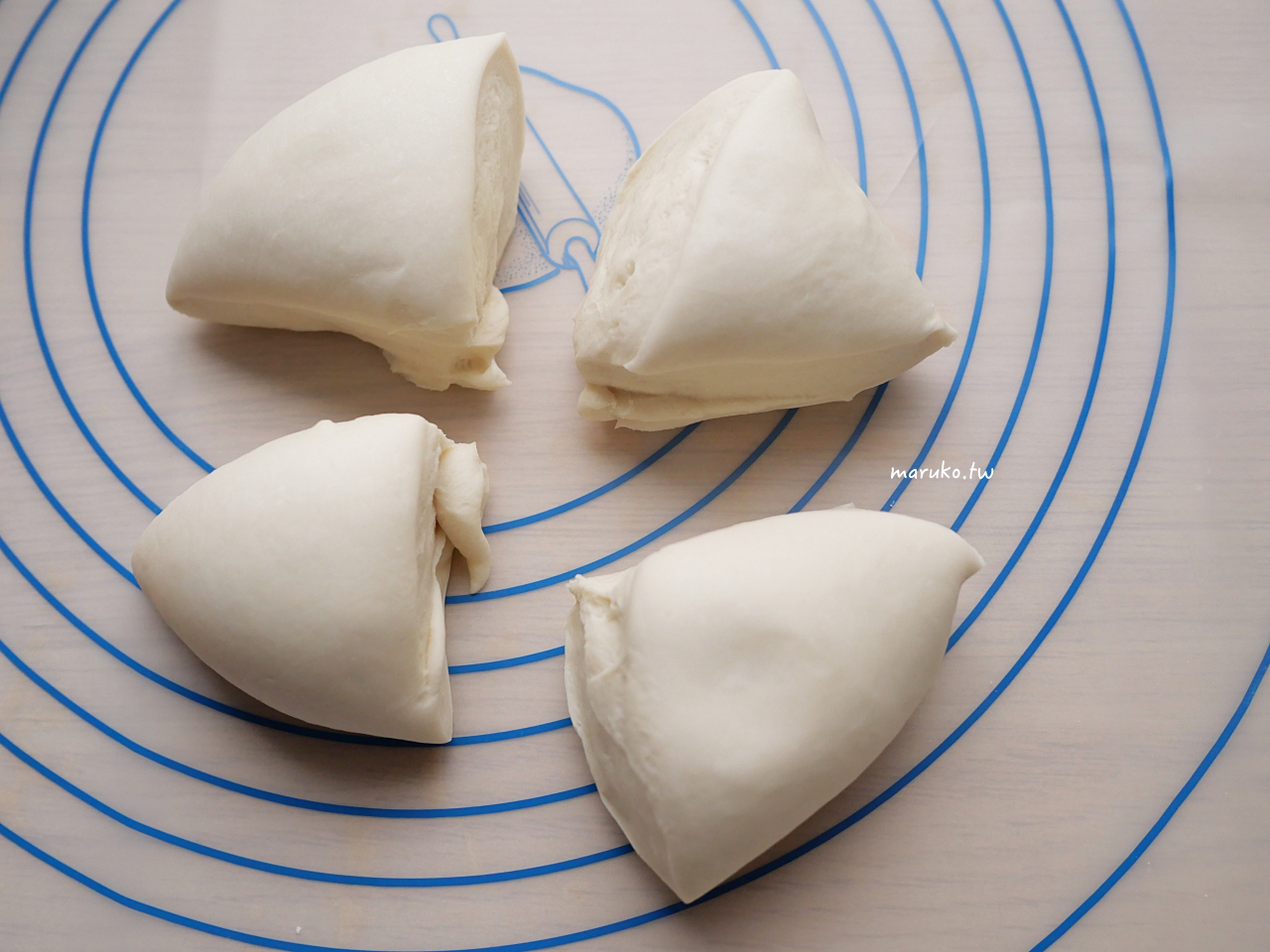 【貝果做法】新手必學 Q 彈貝果食譜：掌握糖水比例、整形技巧與烘烤溫度，第一次做就成功拉！ @Maruko(丸子)與美食有個約會