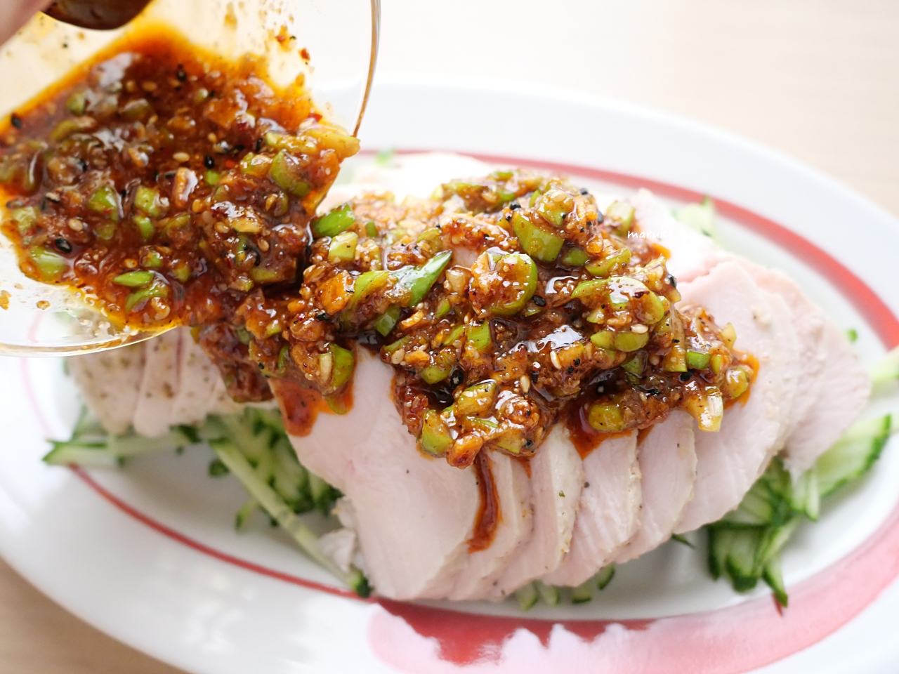 口水雞食譜｜舒肥雞胸版本免開火做法，桃屋麻辣香油快速調醬（涼拌雞胸肉做法） @Maruko(丸子)與美食有個約會