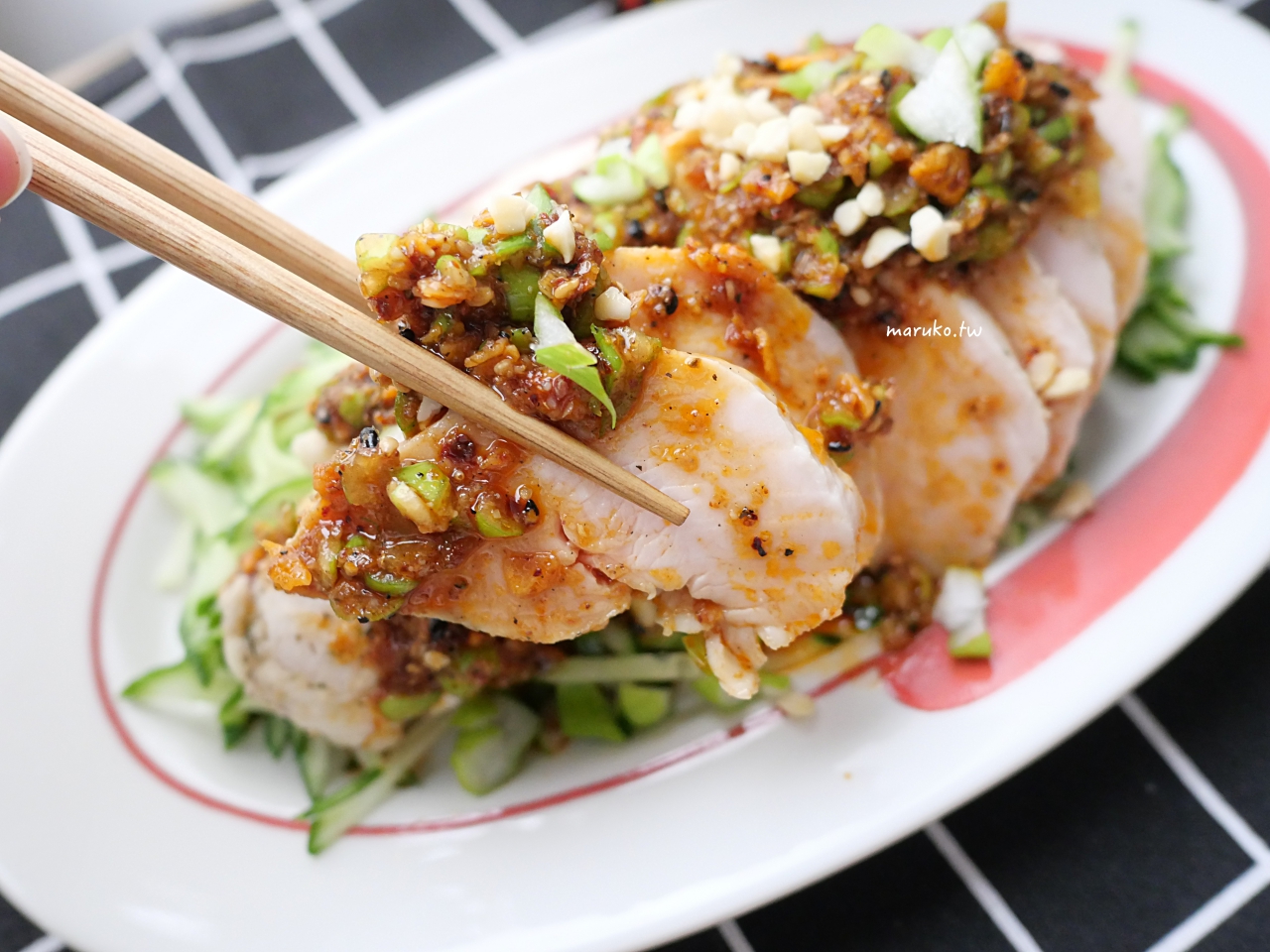 口水雞食譜｜舒肥雞胸版本免開火做法，桃屋麻辣香油快速調醬（涼拌雞胸肉做法） @Maruko(丸子)與美食有個約會