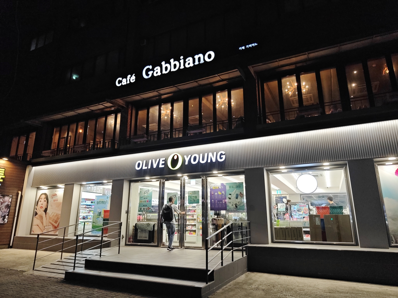 【首爾購物】Olive Young 韓國最大型連鎖美妝品牌、生活用品跟著買，可退稅！ @Maruko(丸子)與美食有個約會