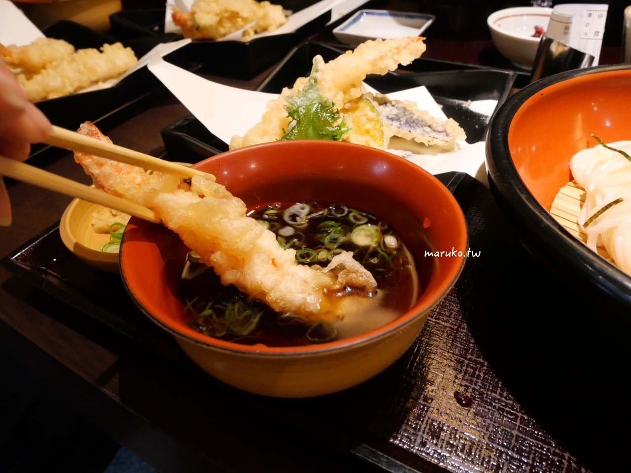 【京都嵐山美食】嵐山うどん｜手擀自家製烏龍麵、附中文菜單！嵯峨嵐山站必吃推薦 @Maruko(丸子)與美食有個約會