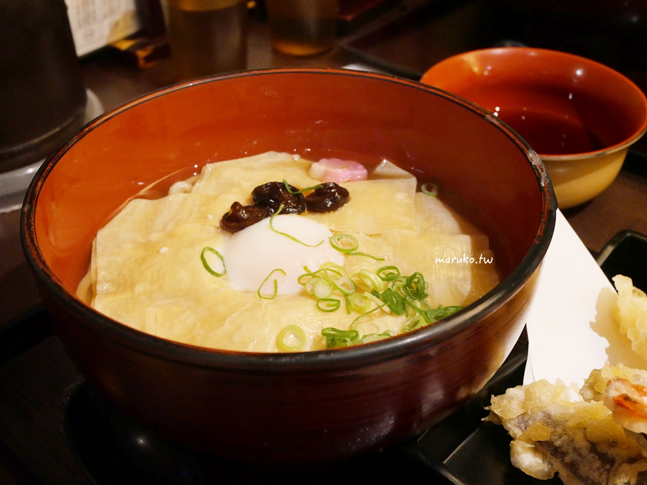 【京都嵐山美食】嵐山うどん｜手擀自家製烏龍麵、附中文菜單！嵯峨嵐山站必吃推薦 @Maruko(丸子)與美食有個約會