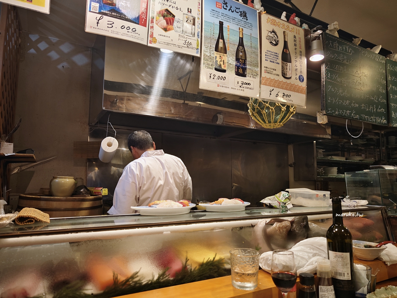 【沖繩美食】魚河岸海鮮居酒屋|一人也能輕鬆吃壽司的迷你居酒屋,還吃得到瑪格麗特披薩! @Maruko(丸子)與美食有個約會 【沖繩美食】魚河岸海鮮居酒屋|一人也能輕鬆吃壽司的迷你居酒屋,還吃得到瑪格麗特披薩! @Maruko(丸子)與美食有個約會