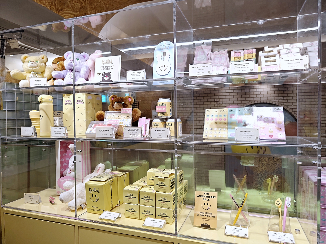【首爾】KAKAO FRIENDS X Knotted 甜甜圈咖啡廳超萌登場,就在江南旗艦店3樓! @Maruko(丸子)與美食有個約會 【首爾】KAKAO FRIENDS X Knotted 甜甜圈咖啡廳超萌登場,就在江南旗艦店3樓! @Maruko(丸子)與美食有個約會
