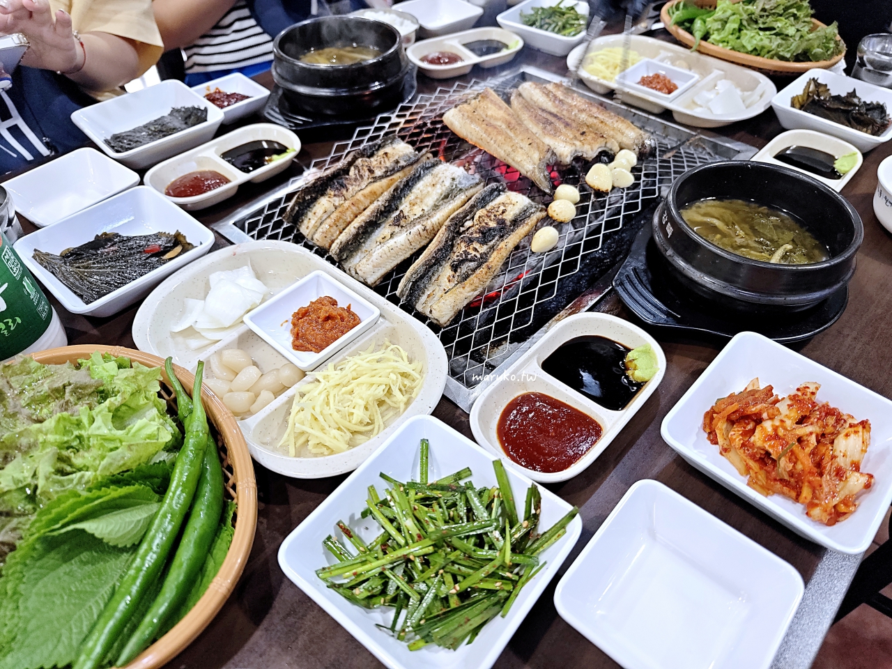 【弘大站美食推薦】首爾必吃風川鰻魚!現殺現烤活鰻魚,多種包生菜吃法一次滿足 @Maruko(丸子)與美食有個約會 【弘大站美食推薦】首爾必吃風川鰻魚!現殺現烤活鰻魚,多種包生菜吃法一次滿足 @Maruko(丸子)與美食有個約會