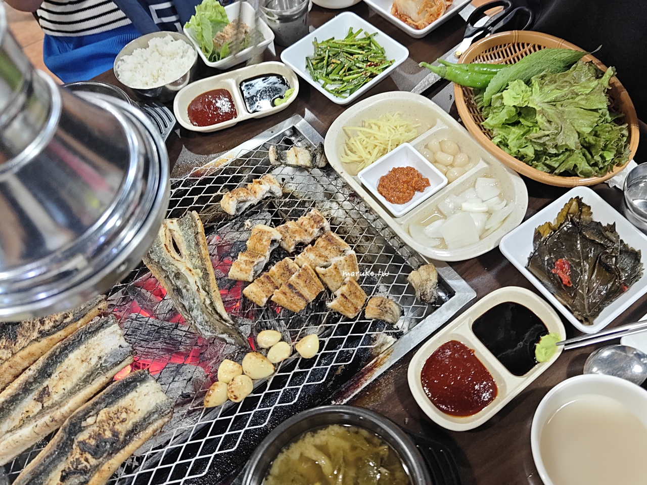 【弘大站美食推薦】首爾必吃風川鰻魚!現殺現烤活鰻魚,多種包生菜吃法一次滿足 @Maruko(丸子)與美食有個約會 【弘大站美食推薦】首爾必吃風川鰻魚!現殺現烤活鰻魚,多種包生菜吃法一次滿足 @Maruko(丸子)與美食有個約會