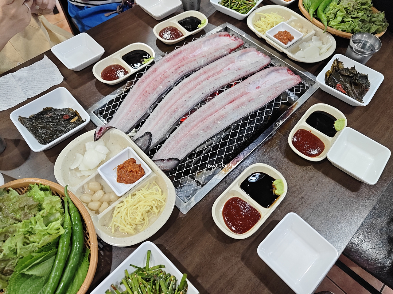【弘大站美食推薦】首爾必吃風川鰻魚!現殺現烤活鰻魚,多種包生菜吃法一次滿足 @Maruko(丸子)與美食有個約會 【弘大站美食推薦】首爾必吃風川鰻魚!現殺現烤活鰻魚,多種包生菜吃法一次滿足 @Maruko(丸子)與美食有個約會