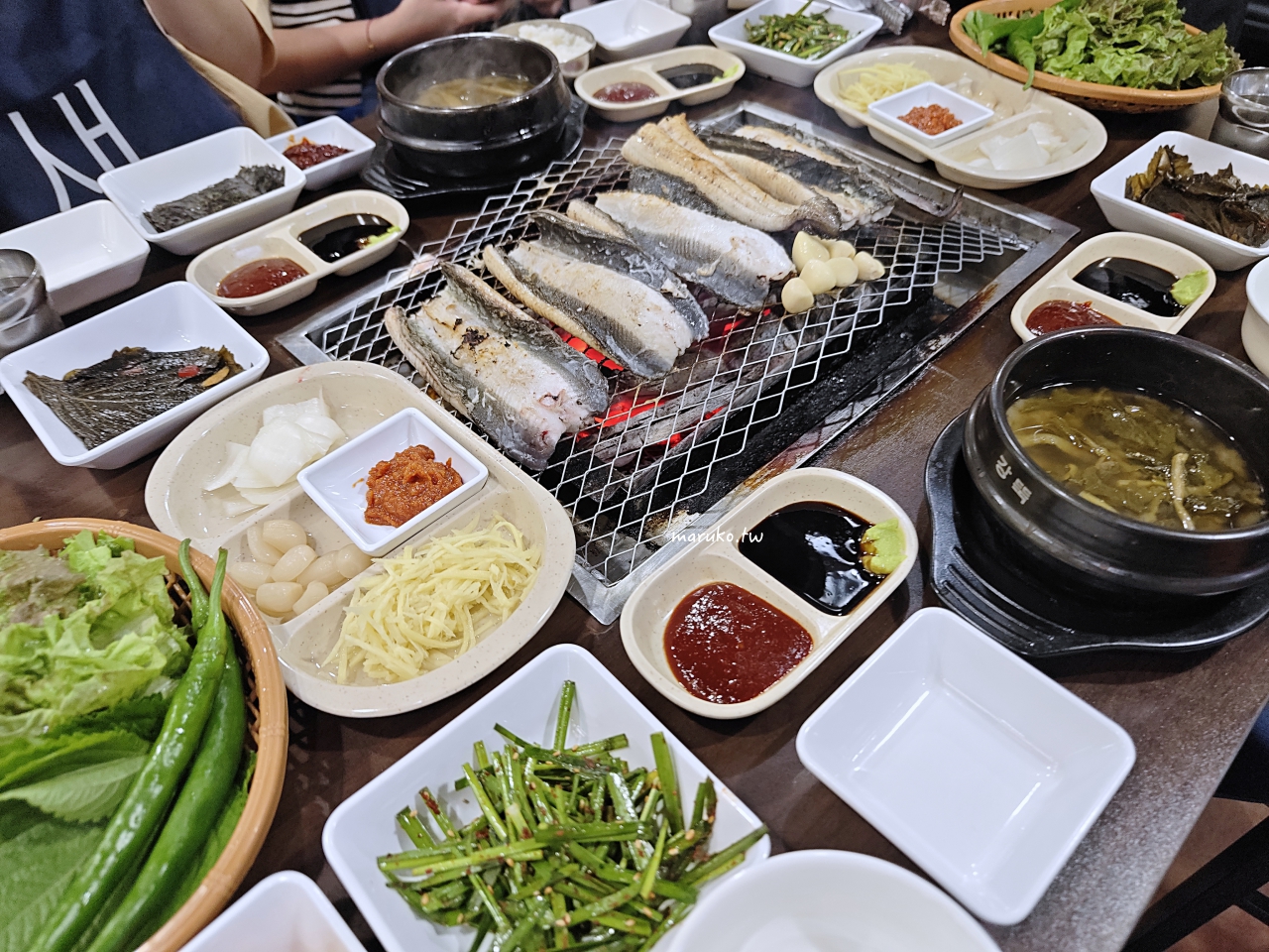 【弘大站美食推薦】首爾必吃風川鰻魚!現殺現烤活鰻魚,多種包生菜吃法一次滿足 @Maruko(丸子)與美食有個約會 【弘大站美食推薦】首爾必吃風川鰻魚!現殺現烤活鰻魚,多種包生菜吃法一次滿足 @Maruko(丸子)與美食有個約會